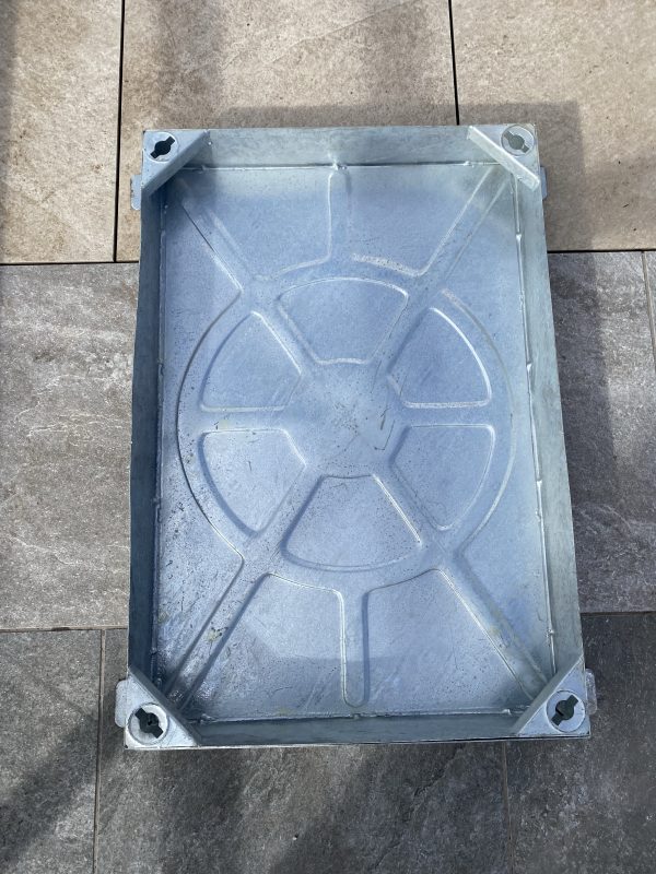 Galvanized recessed manhole cover 600x900 mm
