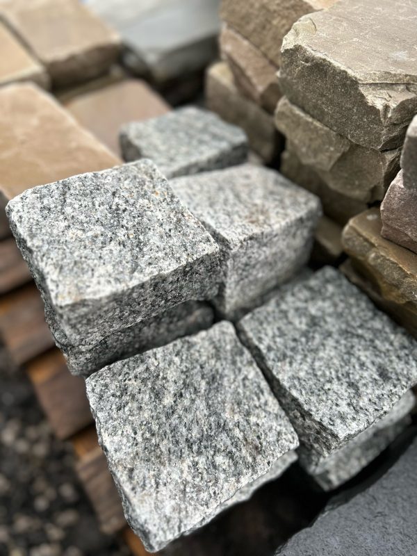 Silver Cropped Granite Setts 100 x 100 x 100 mm Cobble Sets