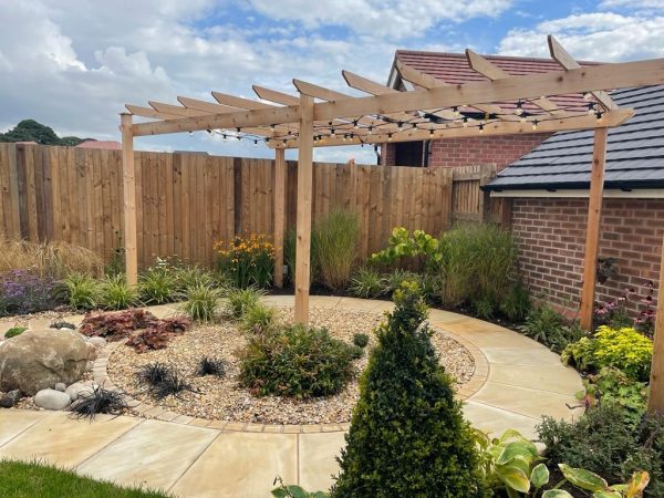 Fossil Mint sawn & honed Indian Sandstone 600x900