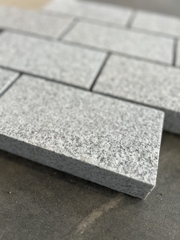 Silver Grey Granite 100 x 200 x 40 mm Cobble Setts - Image 2